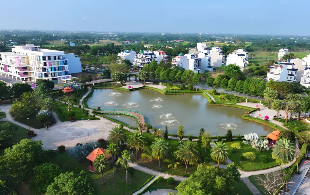 Toàn cảnh không gian sinh thái xanh tươi thơ mộng tại khu vực Công viên Hồ Cánh Sen Five Star Eco City