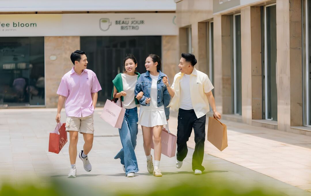 Trung tâm thương mại mua sắm sầm uất tại Five Star Eco City