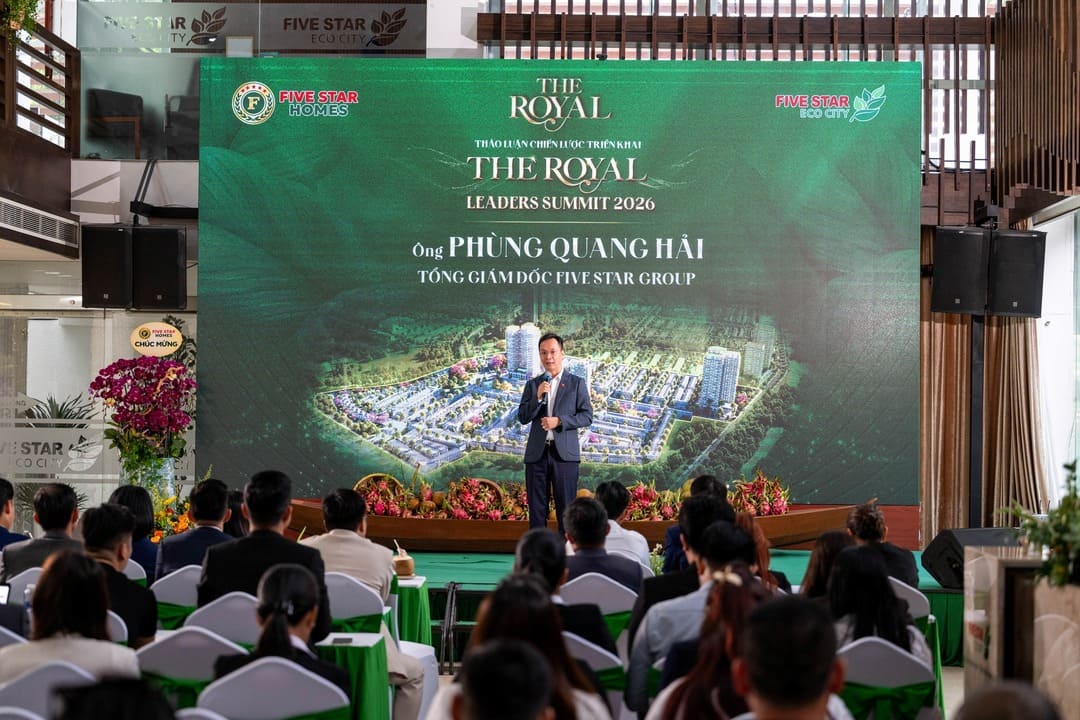 Ban lãnh đạo thảo luận định hướng kinh doanh Chặng II tại hội nghị The Royal - Leaders Summit 2026