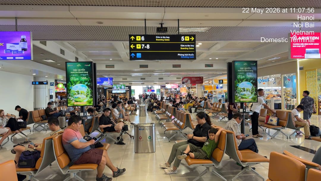 Biển quảng cáo phân khu The Royal Five Star Eco City tại Sân bay Quốc tế Nội Bài