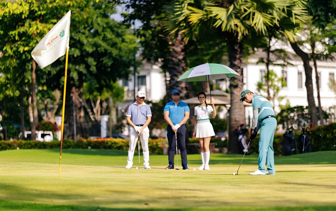 Sân tập golf nội khu với mảng xanh trải dài đẳng cấp tại dự án Five Star Eco City