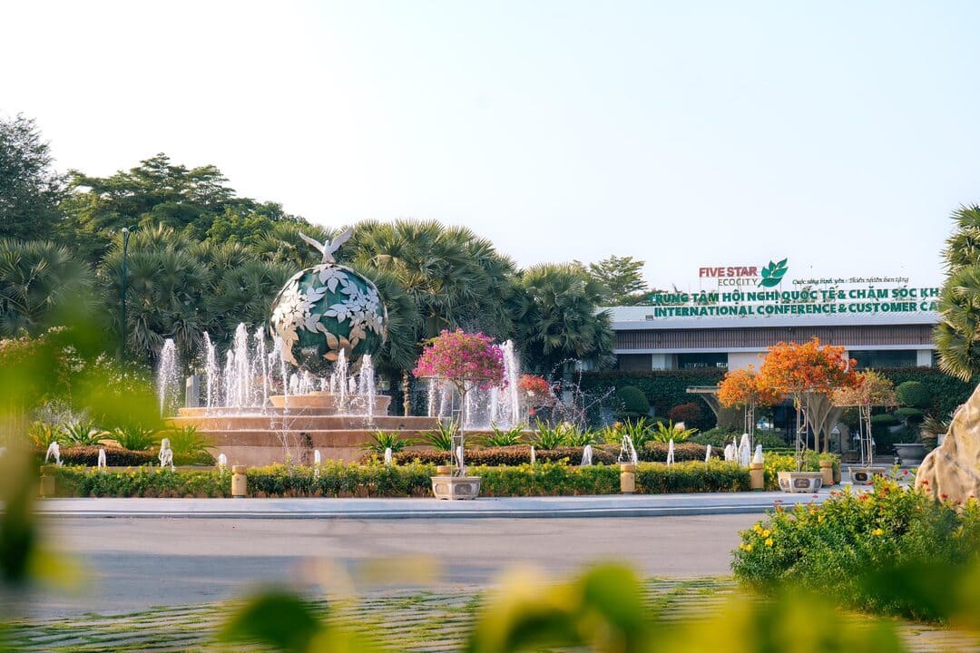 Phối cảnh khu trung tâm thương mại và dịch vụ cao cấp tại Five Star Eco City