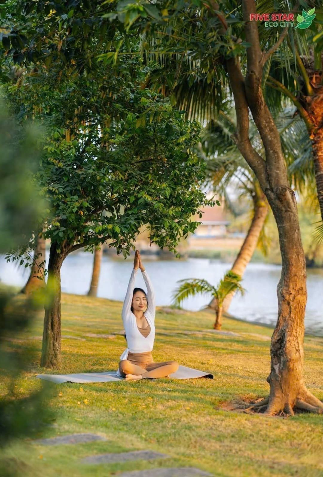 Không gian tập yoga ngoài trời thoáng đãng giữa thiên nhiên tại Five Star Eco City
