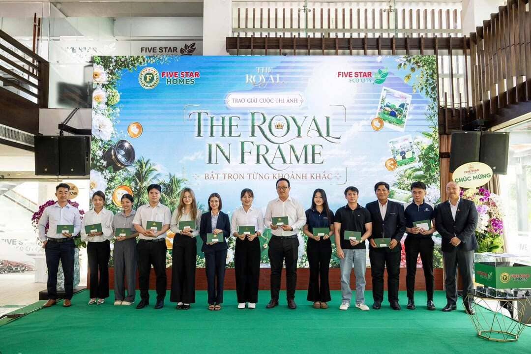 Trao giải cho các tác giả đoạt giải trong cuộc thi ảnh The Royal Flow of Nature