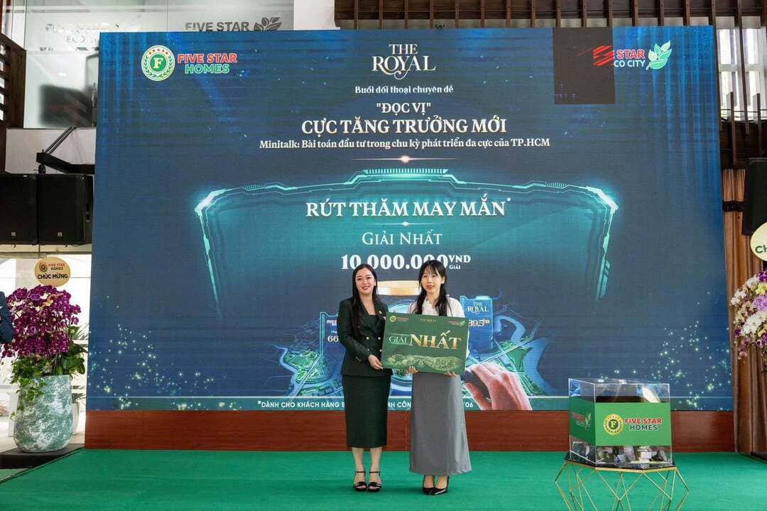 Trao giải Nhất chương trình rút thăm may mắn tri ân khách hàng