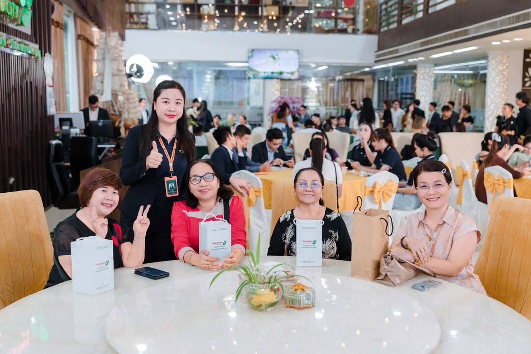Chuyên viên tư vấn dự án Five Star Eco City cho khách hàng