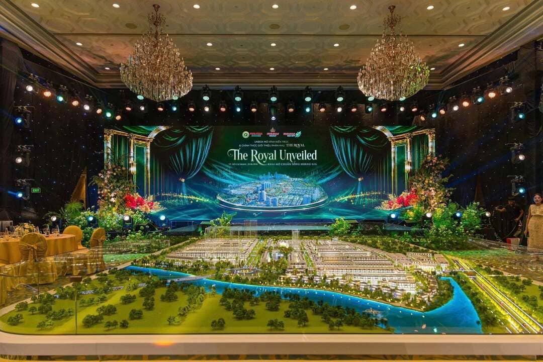 Toàn cảnh sự kiện ra mắt sa bàn phân khu The Royal tại Five Star Eco City thu hút nhà đầu tư
