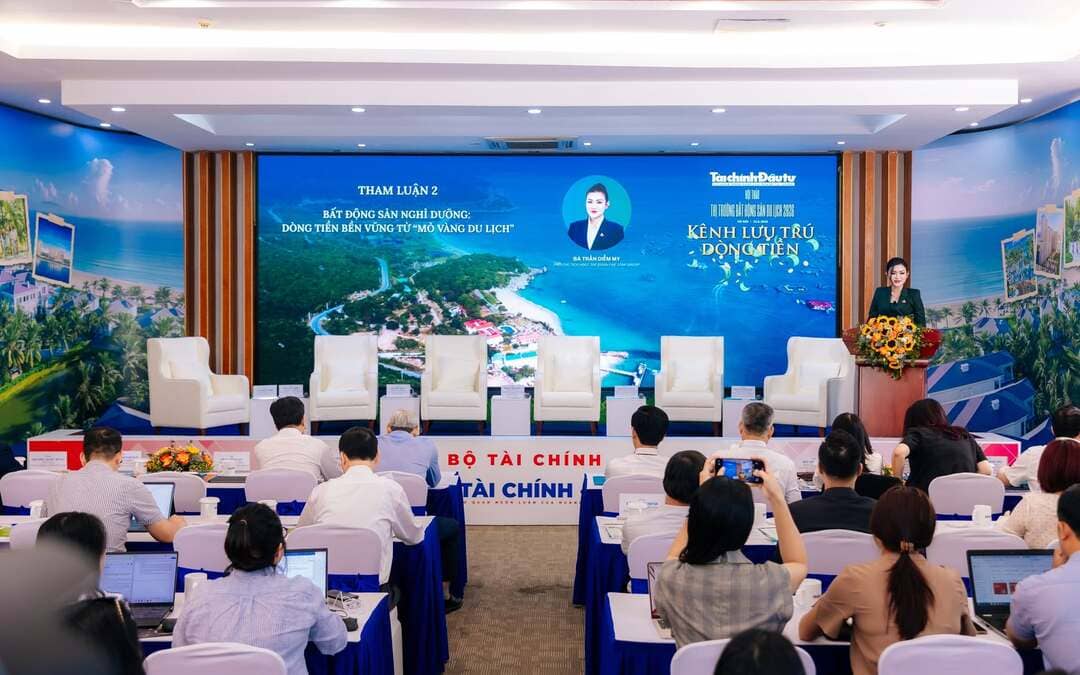 Toàn cảnh không gian diễn ra hội thảo thị trường bất động sản du lịch năm 2026