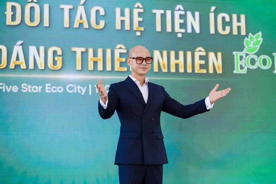 Ca sĩ Phan Đinh Tùng biểu diễn giao lưu tại sự kiện Five Star Eco City
